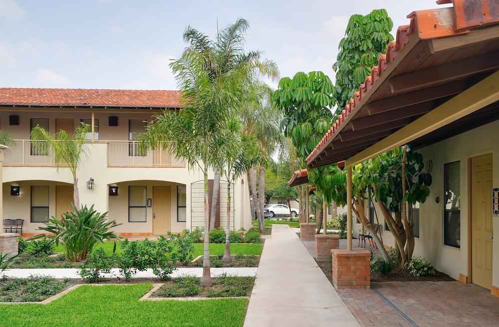 Clarion Inn & Suites At Sharyland Plantation Mission Εξωτερικό φωτογραφία