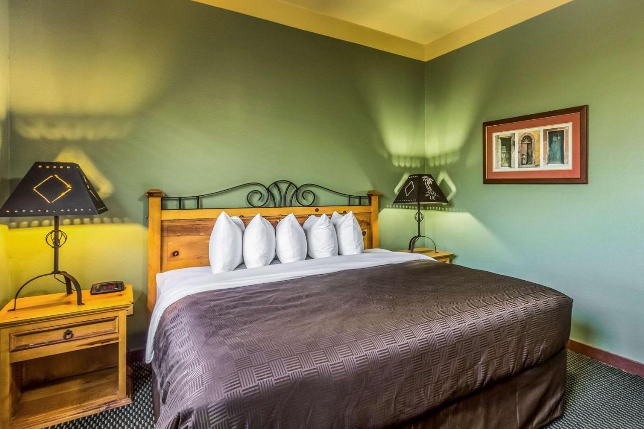 Clarion Inn & Suites At Sharyland Plantation Mission Εξωτερικό φωτογραφία