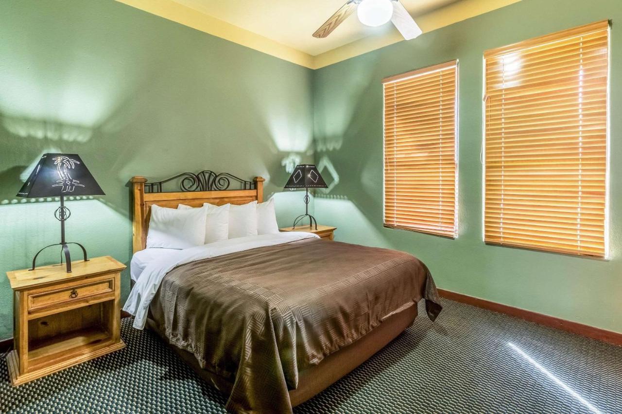 Clarion Inn & Suites At Sharyland Plantation Mission Εξωτερικό φωτογραφία
