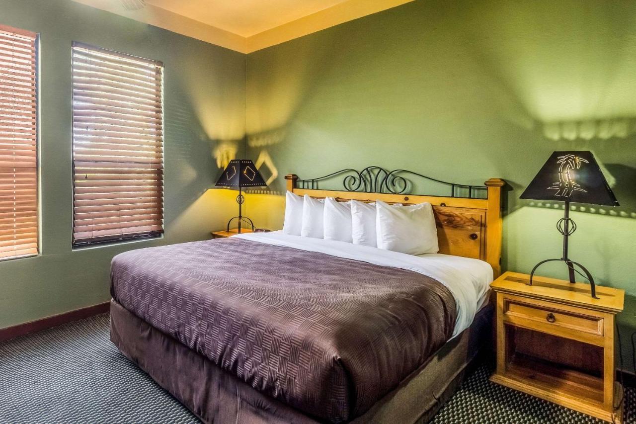 Clarion Inn & Suites At Sharyland Plantation Mission Εξωτερικό φωτογραφία