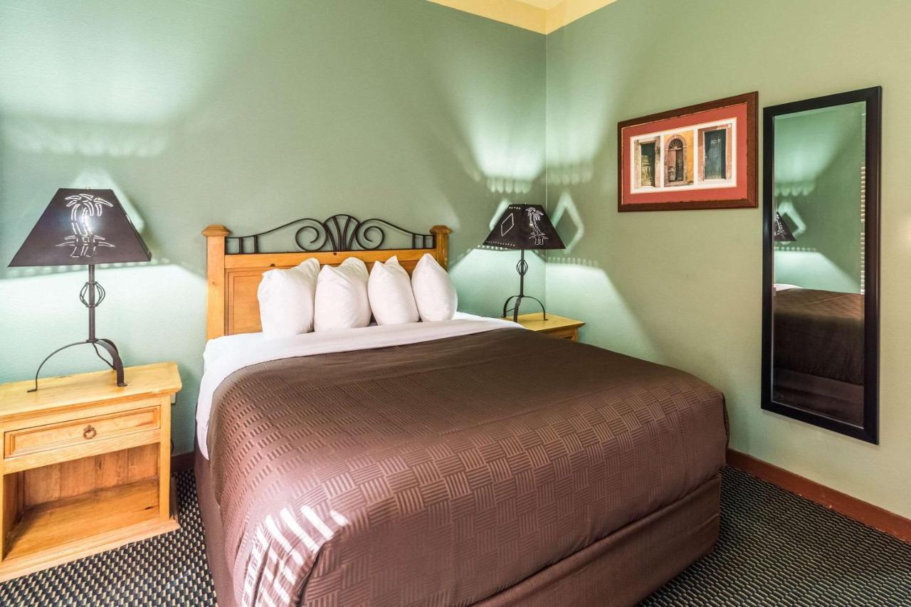 Clarion Inn & Suites At Sharyland Plantation Mission Εξωτερικό φωτογραφία