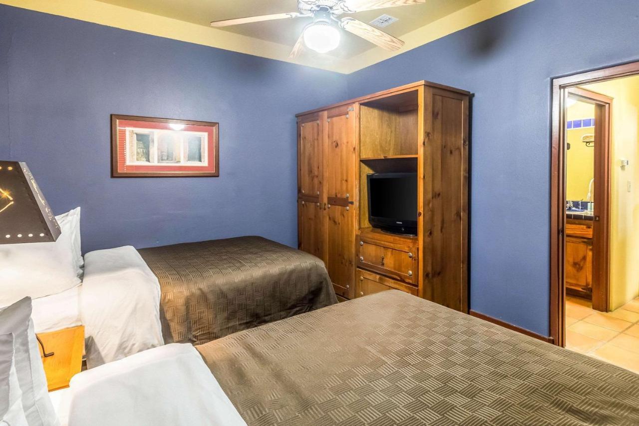 Clarion Inn & Suites At Sharyland Plantation Mission Εξωτερικό φωτογραφία