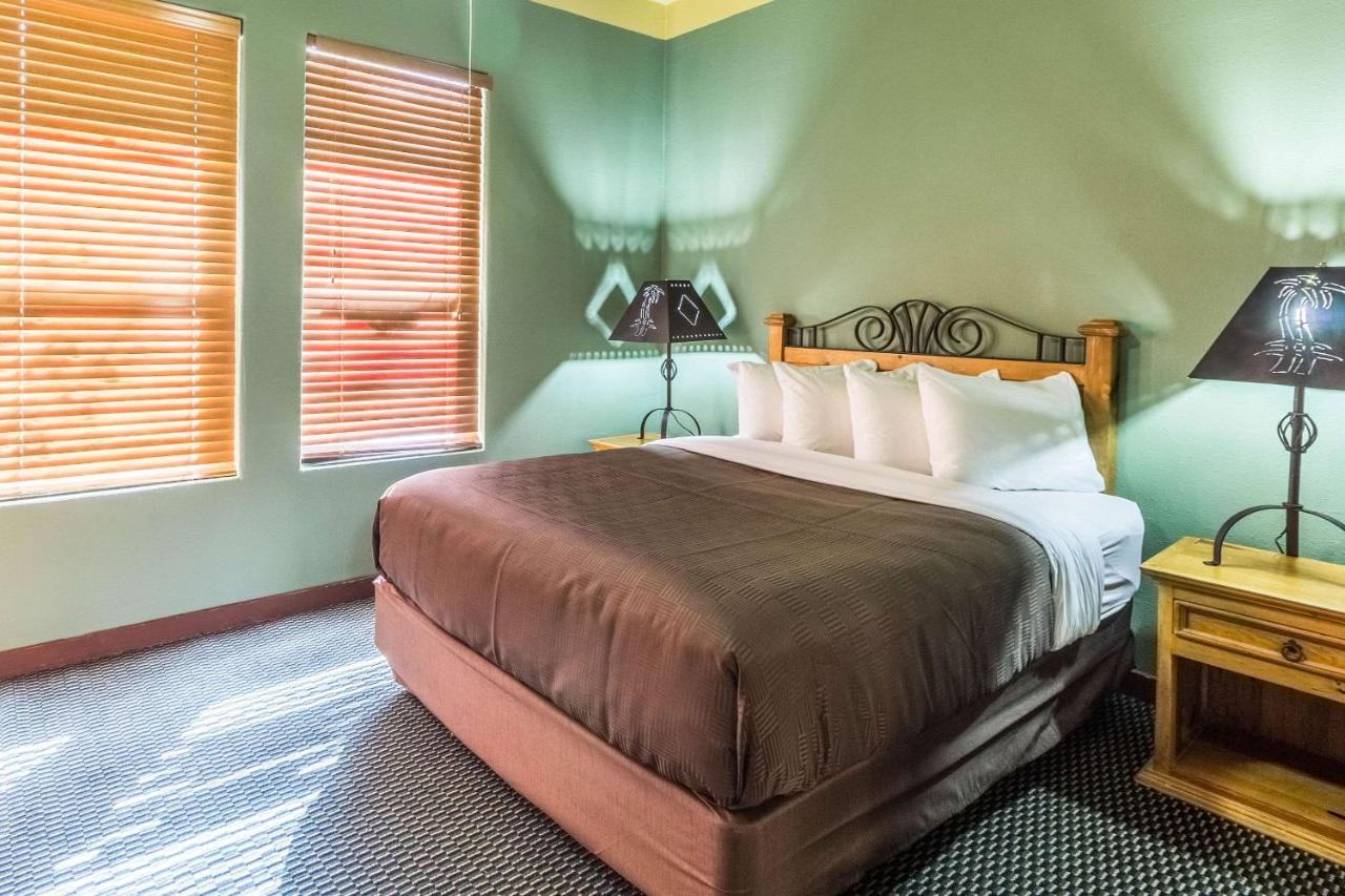 Clarion Inn & Suites At Sharyland Plantation Mission Εξωτερικό φωτογραφία