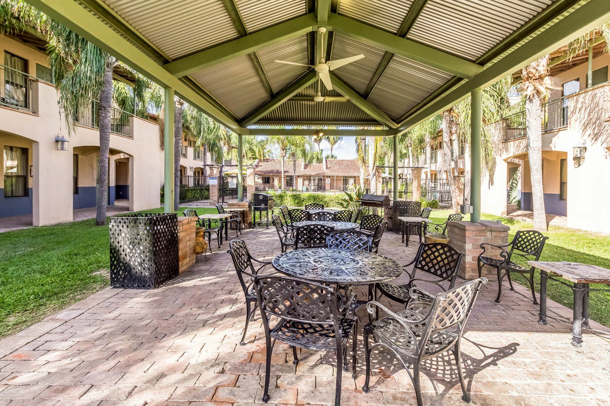 Clarion Inn & Suites At Sharyland Plantation Mission Εξωτερικό φωτογραφία